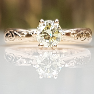 Kihlasõrmus teemantiga