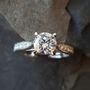 Помолвочное кольцо с бриллиантами