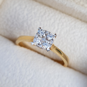 Помолвочное кольцо с бриллиантами