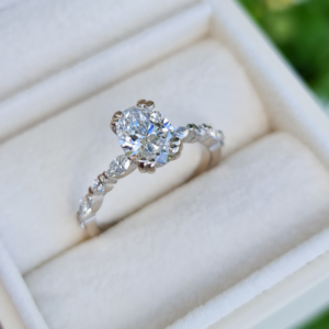 Помолвочное кольцо с бриллиантами